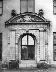 Igensatt portal på Wrangelska palatset, på Riddarholmen