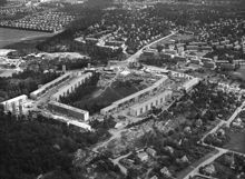 Flygbild över Östberga från nordväst. I förgrunden delar av bebyggelsen i Örby Slott och i fonden Enskedefältet och Stureby.