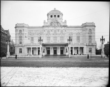 Dramaten sedd framifrån.