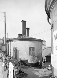 Kv. Järngraven Övra, Södermalmstorg 26 från Västra Slussgatan 10. Kvarteret låg mellan Sjöbergsplan och Södermalmstorg vid ungefär nuvarande Guldfjärdsplan