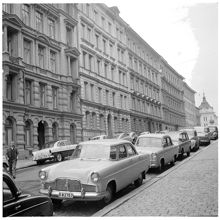 Grevt Turegatan, nr 82 mitt på