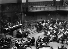 Olympiska spelen i Stockholm 1912. Internationella olympiska kommitténs session i Riksdagshuset. På podiet fr. höger: Greve C. v. Rosen, Överste V.G. Balck, Eugéne B. d´Usseaux, Kronprins Gustaf Adolf
