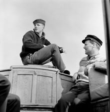 Gunnar och Bengt Eckerrot ombord på motorbåt