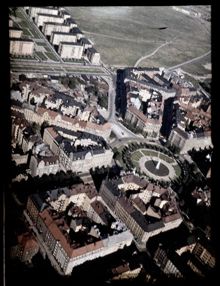 Flygbild över Karlaplan med omgivande kvarter och Gärdet i bakgrunden 1936
