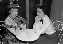 Kungsgatan 63, Oscarsteatern. Inga Brink och Ulla Sallert