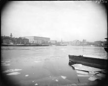 Vy över Gamla stan med Skeppsbron och Slottet från Skeppsholmen