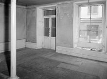 Beridarbansgatan 18. Tidigare butikslokal i husets norra del. F.d. antikvitetshandeln Wengelins Eftr. L. A. Jonsson