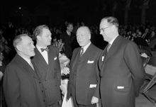 Stockholms arbetarekommun firar 50 år i Blå hallen. Tage Erlander syns t.h