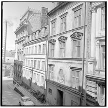 Kaptensgatan, västerut, nr. 5 i förgrunden
