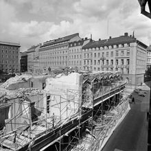 Kvarteret Wahrenberg under rivning, sett från Herkulesgatan mot Brunkebergstorg. Kv. Åskslaget i bakgrunden är idag Gallerian