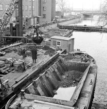 Arbeten i Norrström, väster om Stallbron vid Kanslikajen. I fonden Vasabron