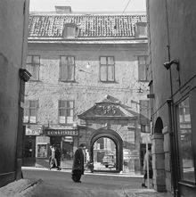 Ebba Brahes palats, Götgatan 16. Portalen från Mariagatan.