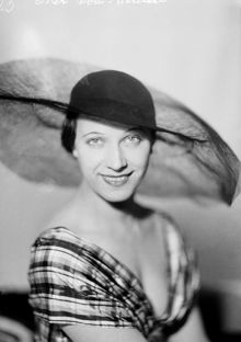 Porträtt av Esther Roeck-Hansen, skådespelerska