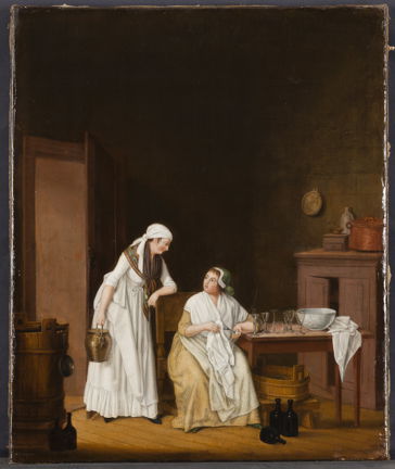 Två pigor samtalar med varandra i ett förrådsrum. Den ena kvinnan har diskat och torkar nu glas. 