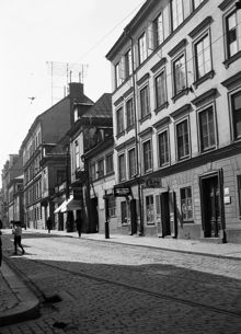 Sankt Paulsgatan västerut från Repslagargatan. Sankt Paulsgatan 4 och  6 A-6 C. Härunder går nu Söderledstunneln