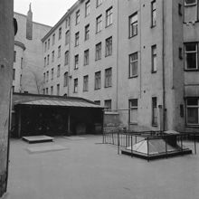Surbrunnsgatan 51. Gården