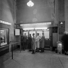 Centralstationen. Stora vänthallen. Hotellcentralens bokningskontor