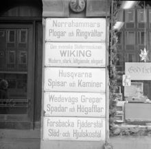 Götgatan 75. Skyltar vid Primus Petterssons Järnaffär