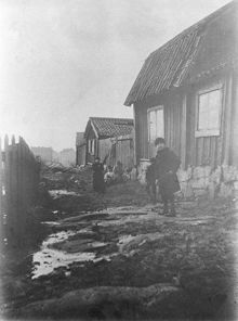 Bergsprängargränd 8, gårdshusen sedda från öster