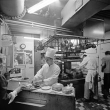 Malmskillnadsgatan 35. Restaurang Oxen-Hungaria. Köket