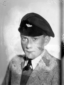 Porträtt av yngre man, Hårde