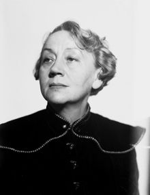 Porträtt av Naima Wifstrand, operettsångerska, skådespelerska och regissör