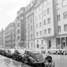 Grev Magnigatan 9 närmast och 7 mot Riddargatan